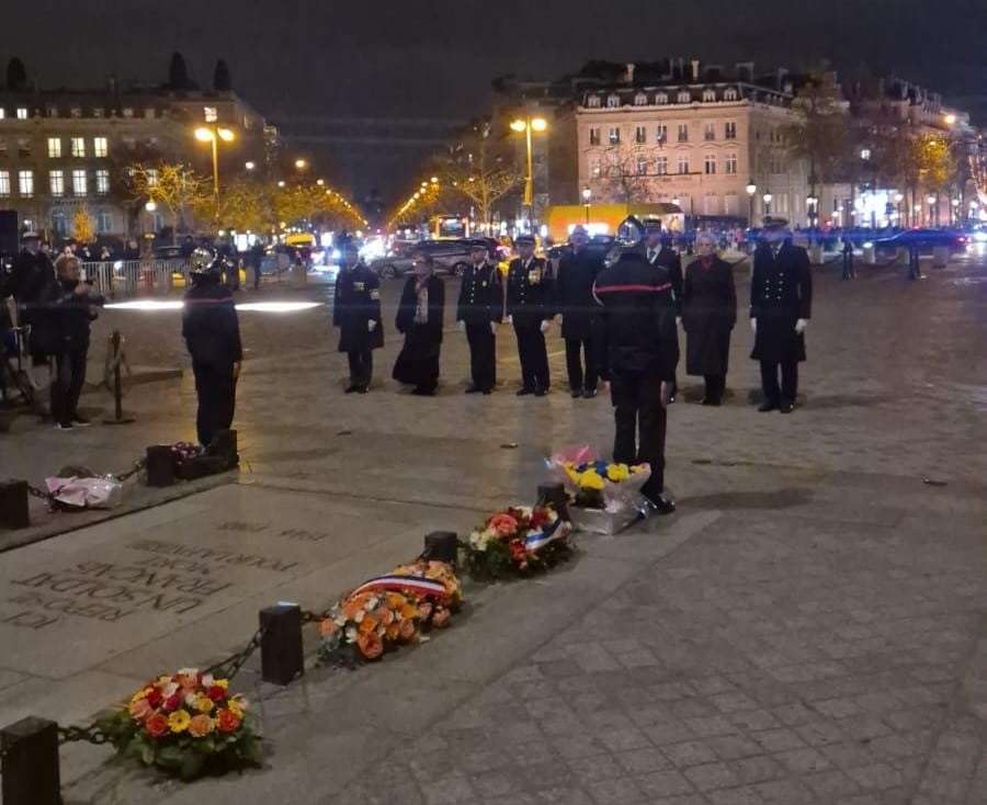 Le défilé des officiels de l'Arc de Triomphe