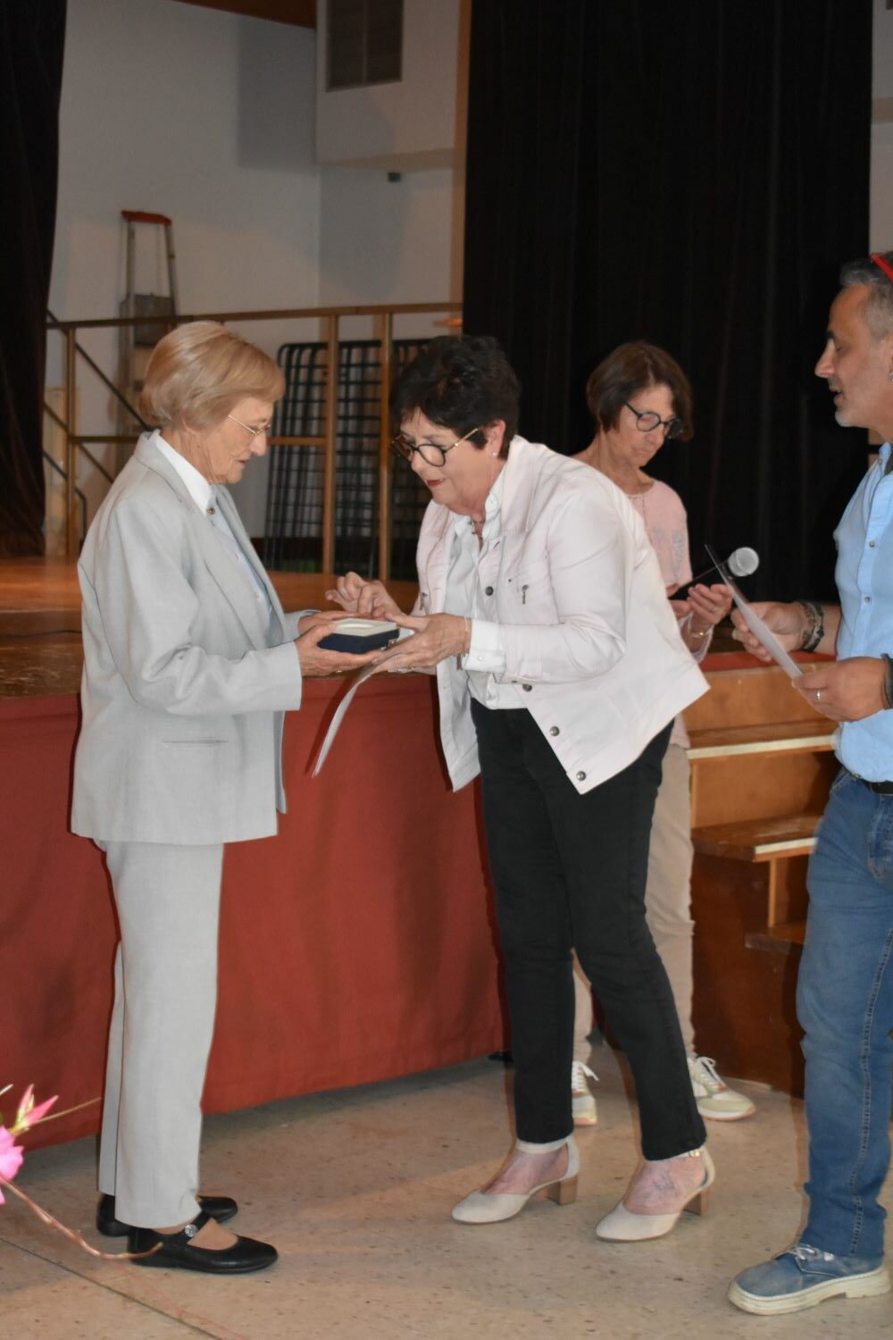 Remise de Palme a une Benevole de UDAF Vienne_Juillet 2026