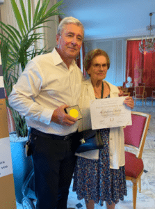 Remise de la Palme à Mme Davenier avec Mr Briand Maire de St-Cyr-sur-Loire_Juillet 2026